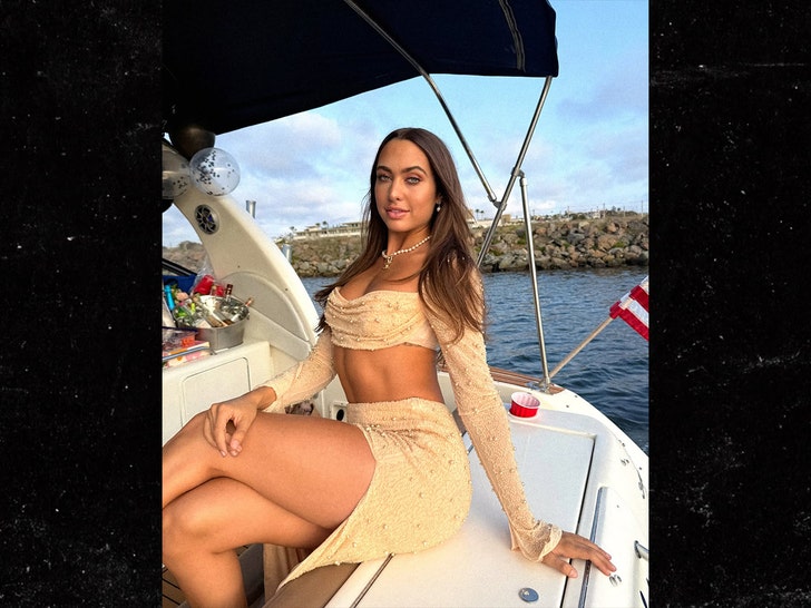 Kamila-Davies-Hot-Shots-ig-3