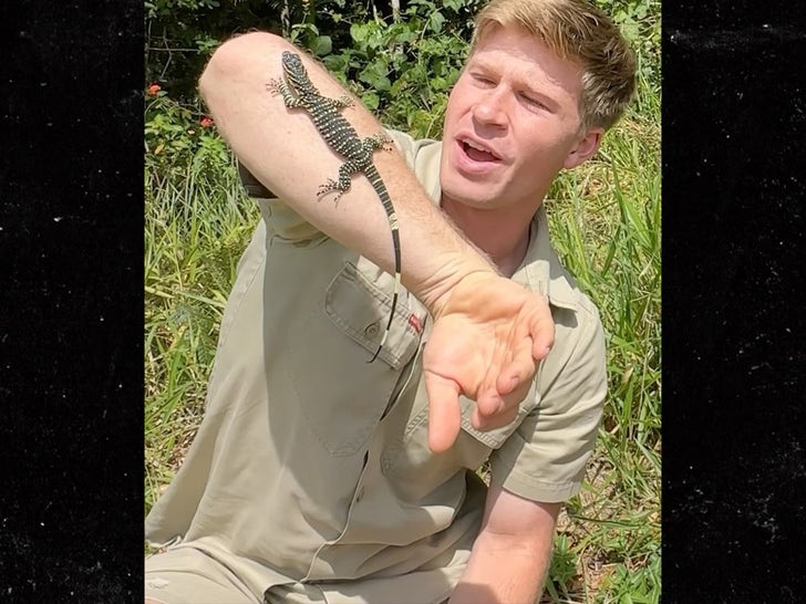 1201-Robert-Irwin-Sexy-Social-Shots-Sub2