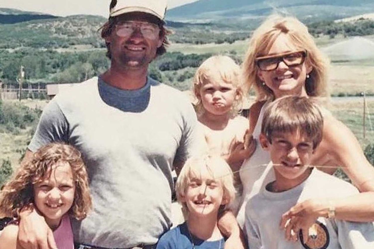 Goldie Hawn, Kurt Russell, kids Kate Hudson, Kurt Russell, Boston Russell, Wyatt Russell, Goldie Hawn and Oliver HudsonCredit: Kate Hudson/Instagram
