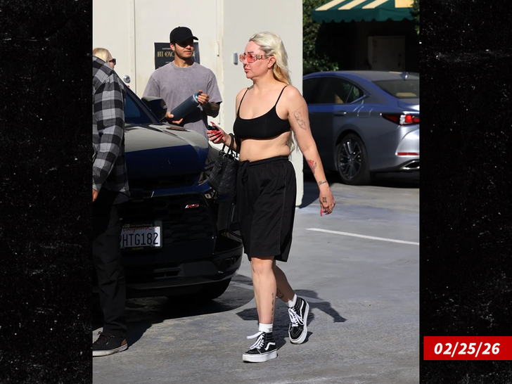 amanda bynes sub backgrid swipe