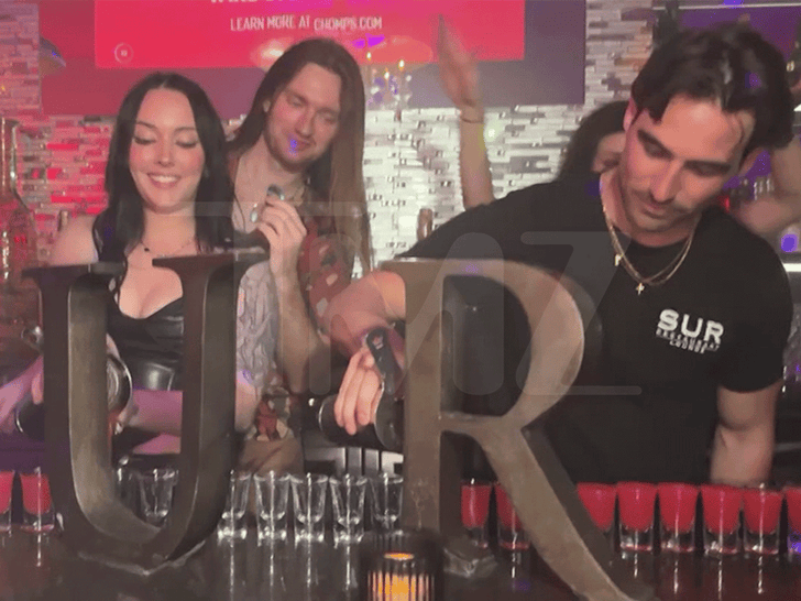 020926_tmz_after_dark_shots_primary