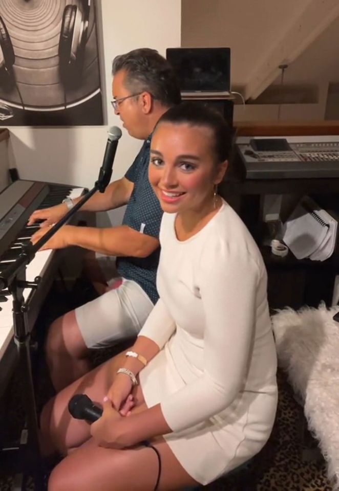 Forgotten '80s Pop Star Turns to Daughter to Find New TikTok Fame Lyric Medeiros and her father, Glenn Medeiros. Lyric Medeiros/Tiktok