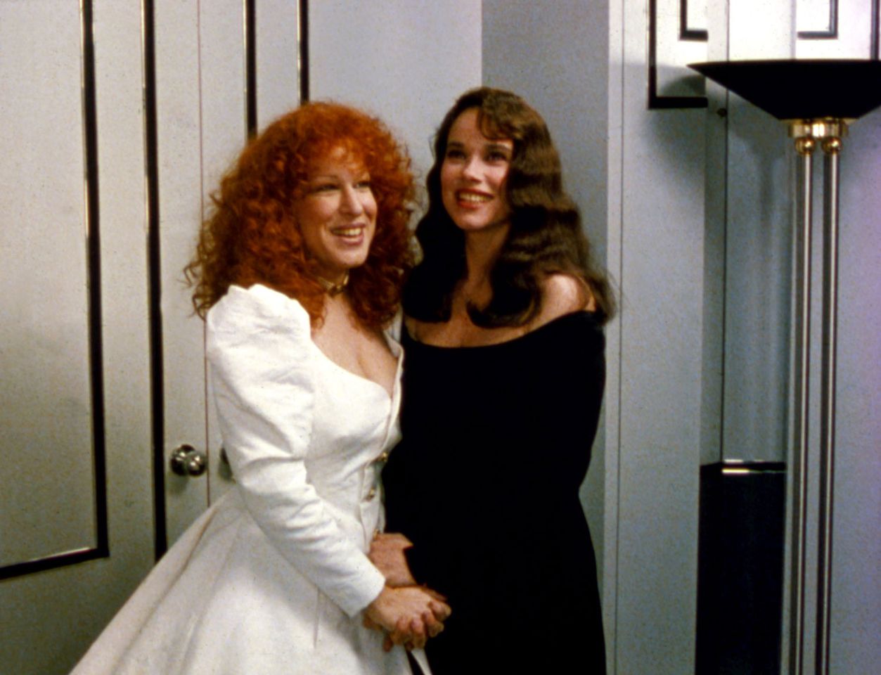 BEACHES, Bette Midler, Barbara Hershey, 1988.Credit: Everett