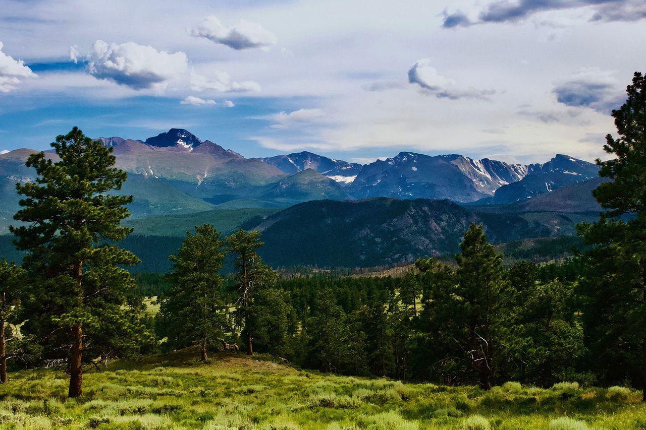 Longs Peak in Rocky Mountain National Park in Colorado Alamy