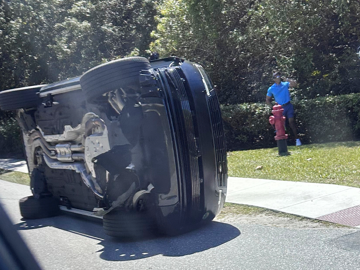 tiger woods car AP 1