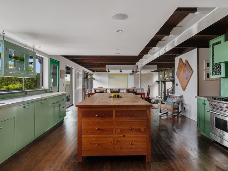 0318-Orlando-Bloom-Malibu-Home-SUB-4