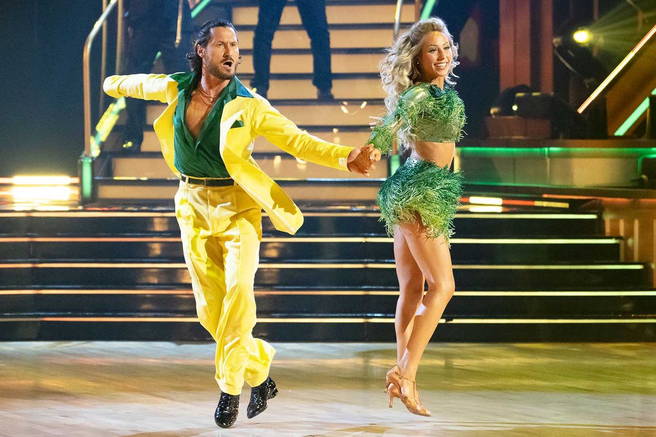 VAL CHMERKOVSKIY AND ALIX EARLE ON DANCING WITH THE STARS - One-Hit Wonders Night Val Chmerkovsky and Alix EarleCredit: Disney/Eric McCandless