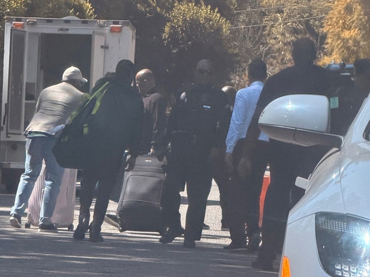 Rihanna flies out of Los Angeles amid shooting drama backgrid 3