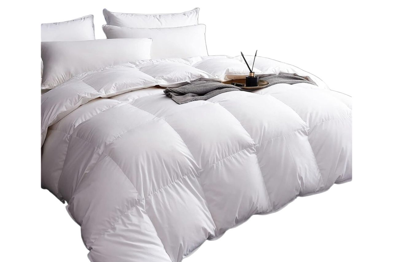 Cobnom® Luxury Organic Feather Down Comforter Full Size, All-Season Duvet Insert, Fluffy Fill-Power Down Feather Fibers Filled, 100% Cotton Cover, Medium Warm, 82x86 Inch, Ivory White Credit: Amazon