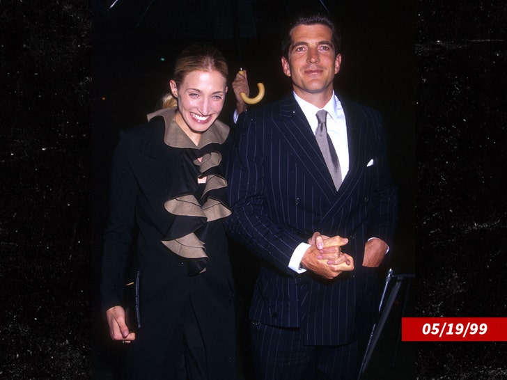 Carolyn-Bessette-Kennedy-JFK-Jr-sub-getty-1