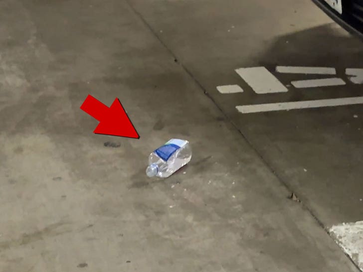 030826_justin_bieber_bottle_primary