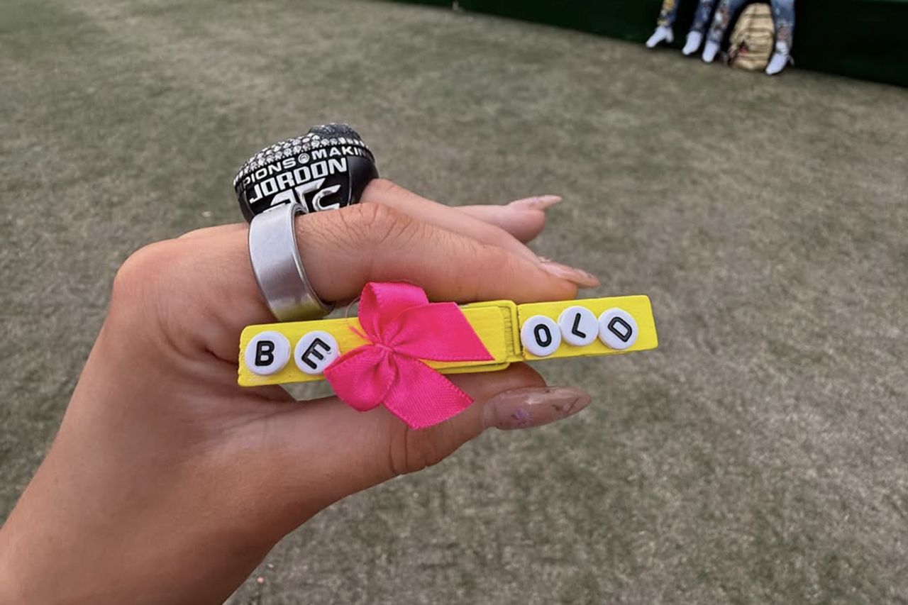 A hand holding a clip with the text BE BOLD spelled out on it and tied with a pink bow Jordan Hudson's hair clip.Credit: Jordan Hudson/Instagram