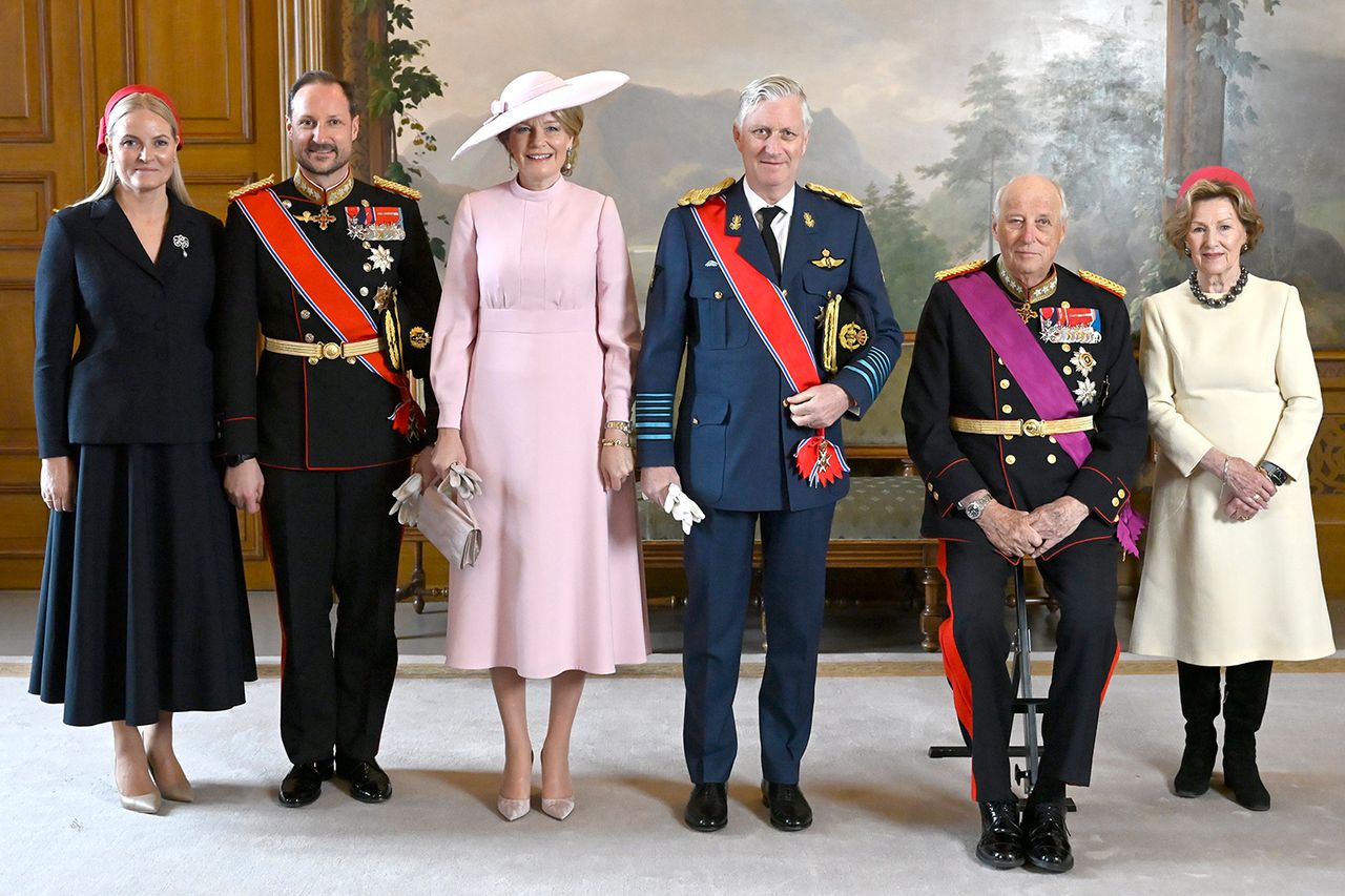 official photo in the Birds Room of Princess Mette-Marit Tjessem Høiby, Prince Haakon of Norway, Queen Mathilde of Belgium, King Philippe of Belgium, King Harald of Norway and Queen Sonja of Norway pictured during the official state visit in Norway of the Belgian Sovereins on March 24, 2026 in Oslo, Norway, 24/03/2026 The official photo in the Birds Room of Crown Princess Princess Mette-Marit, Crown Prince Haakon, Queen Mathilde, King Philippe, King Harald and Queen Sonja during the official state visit on March 24, 2026.Credit: Didier Lebrun / Photonews via Getty