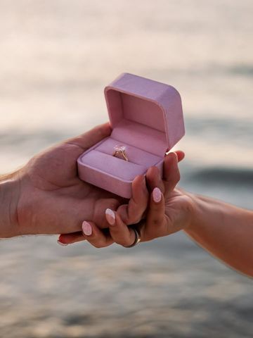 Spencer Barbosa's engagement ringCredit: @stellamittonphoto