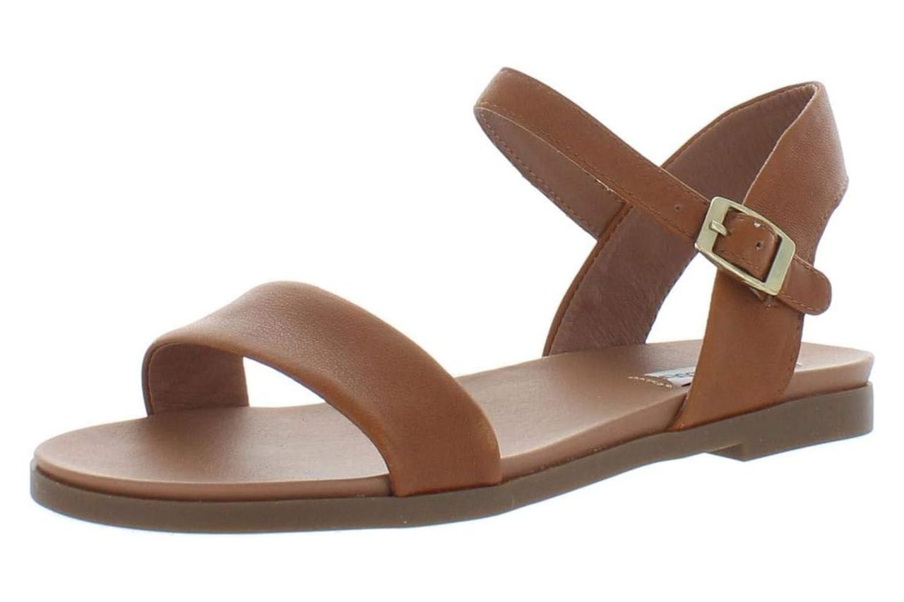 Steve Madden Women's Dina Flat Sandal Credit: Amazon