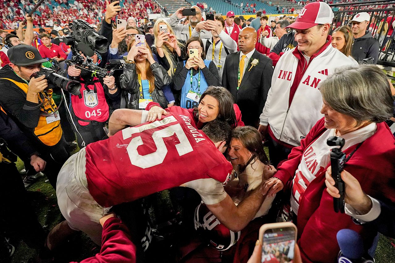 Indiana Hoosiers quarterback Fernando Mendoza embraces his family on the field on Jan. 19, 2026 in Miami Gardens.Credit: Grace Hollars/IndyStar / USA TODAY NETWORK via Imagn Images