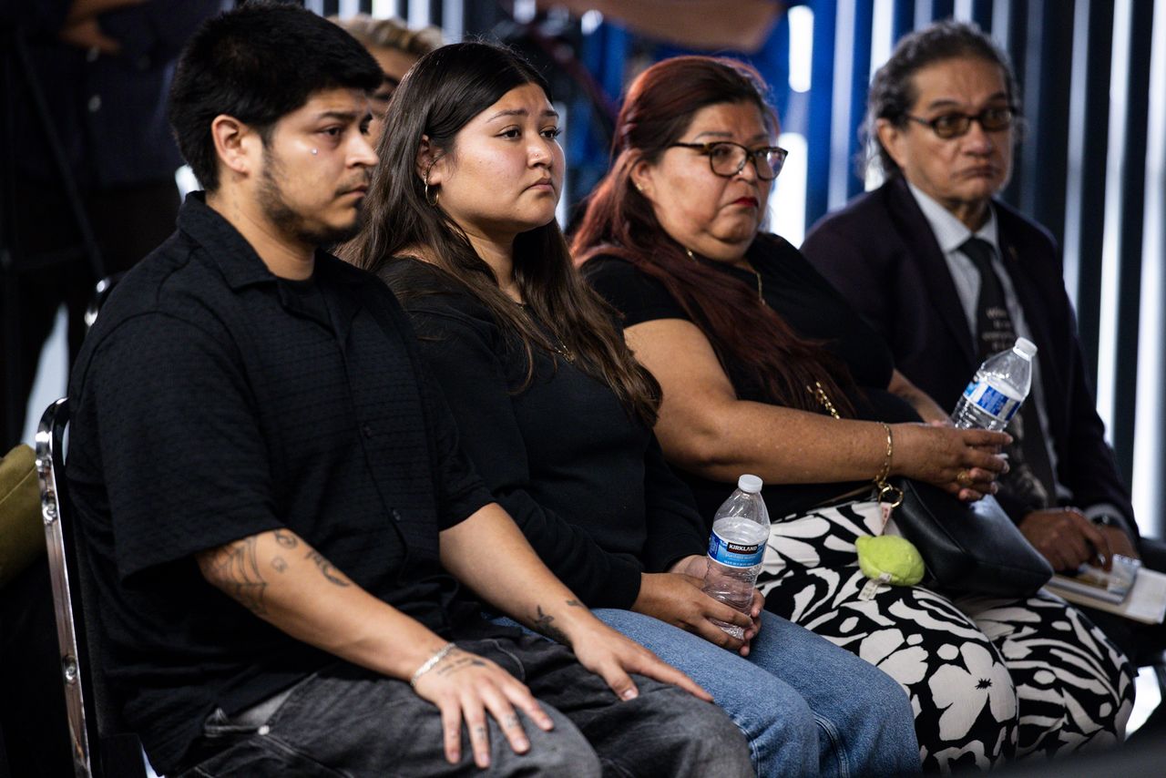 Jose Guadalupe Ramos-Solano's children and widow at a press conference on March 30Credit: Kayla Bartkowski / Los Angeles Times via Getty