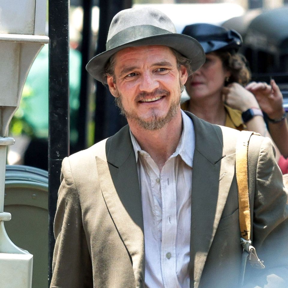 Pedro Pascal was spotted in full period costume while filming scenes for the upcoming film De Noche, directed by Todd Haynes, in the historic center of Mexico City Pedro PascalCredit: The Grosby Group / BACKGRID