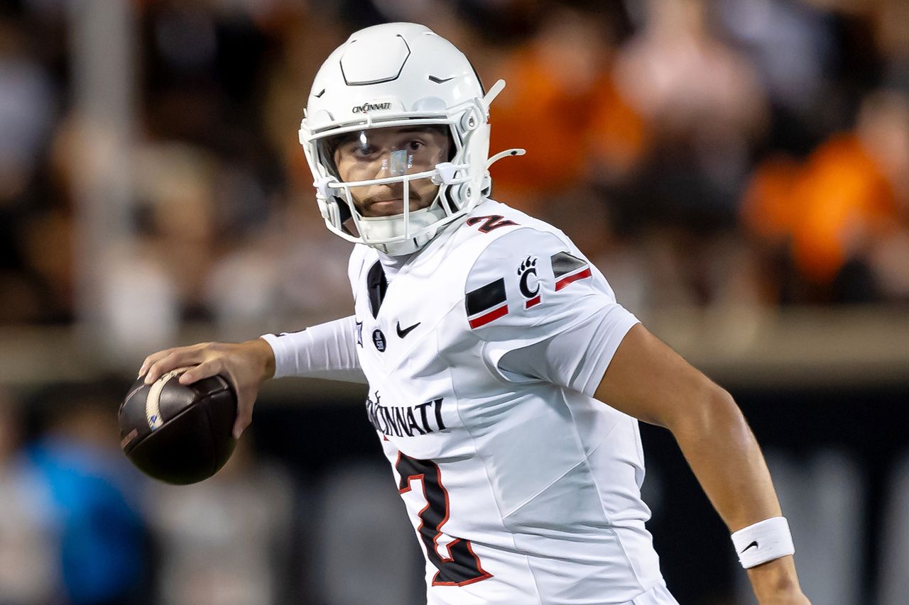 Cincinnati quarterback Brendan Sorsby at an NCAA college football game on Oct. 18, 2025.Credit: AP Photo/Mitch Alcala