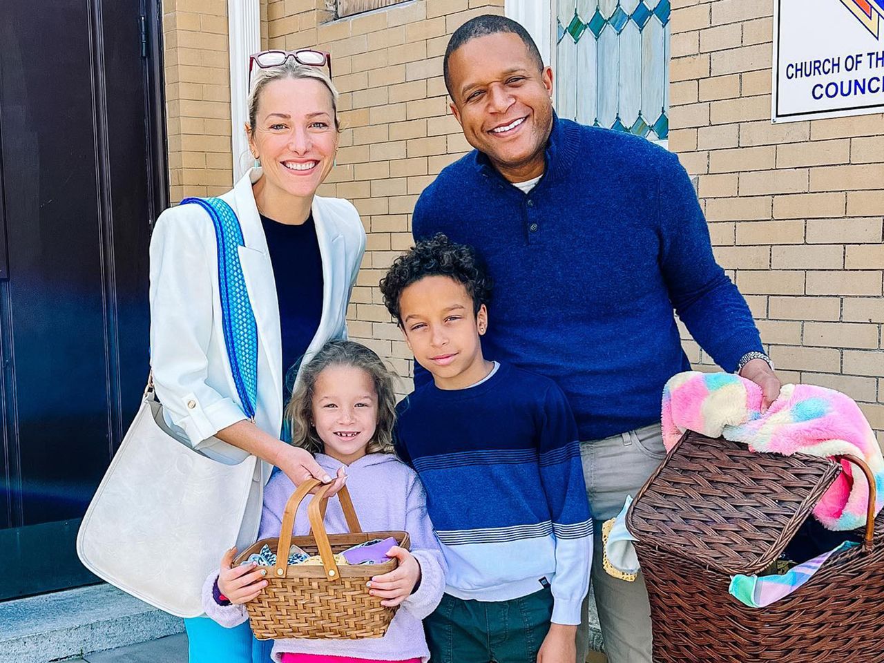 Craig Melvin and Lindsay Czarniak with their childrenCredit: Lindsay Czarniak Instagram