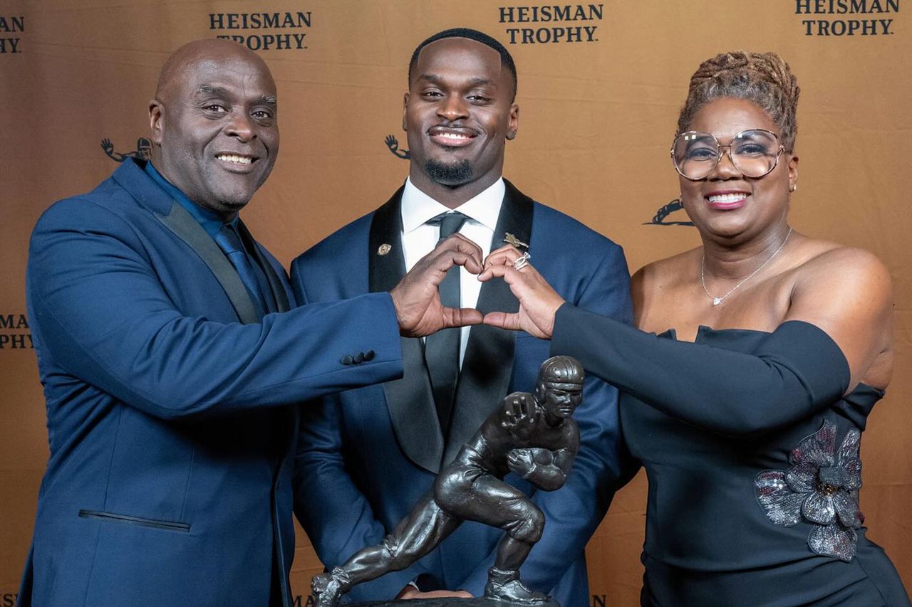 Jeremiyah Love and his parents in December 2025.Credit: Notre Dame Football/Instagram