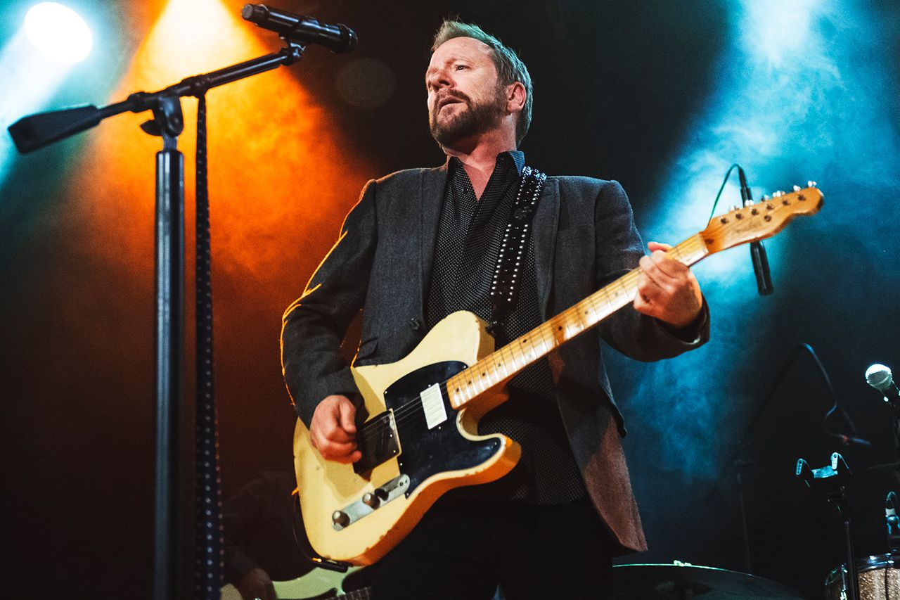 Kiefer Sutherland performs on stage at La Sala del Movistar ArenaCredit: Mariano Regidor/Getty