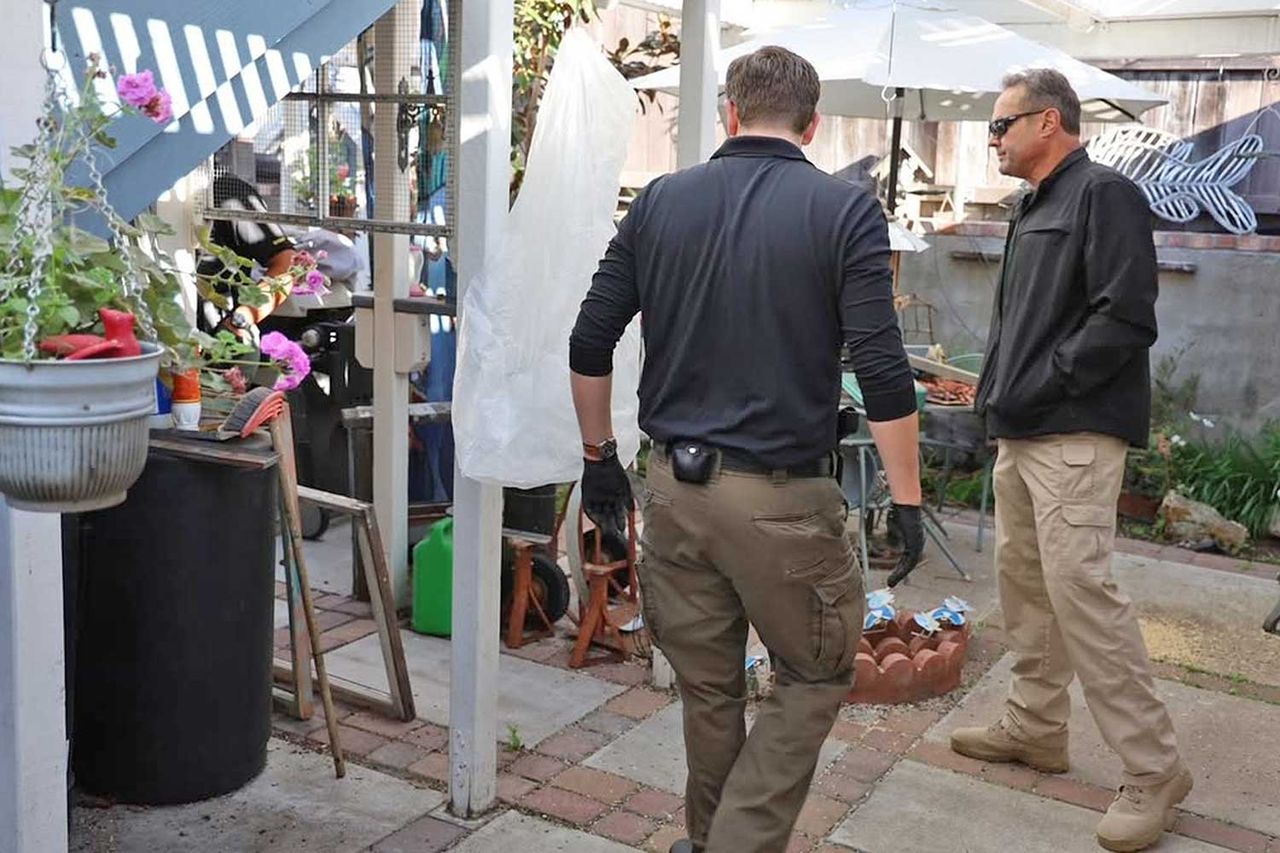 San Luis Obispo County authorities searching the home of Susan FloresCredit: San Luis Obispo County Sheriff's Office/Facebook