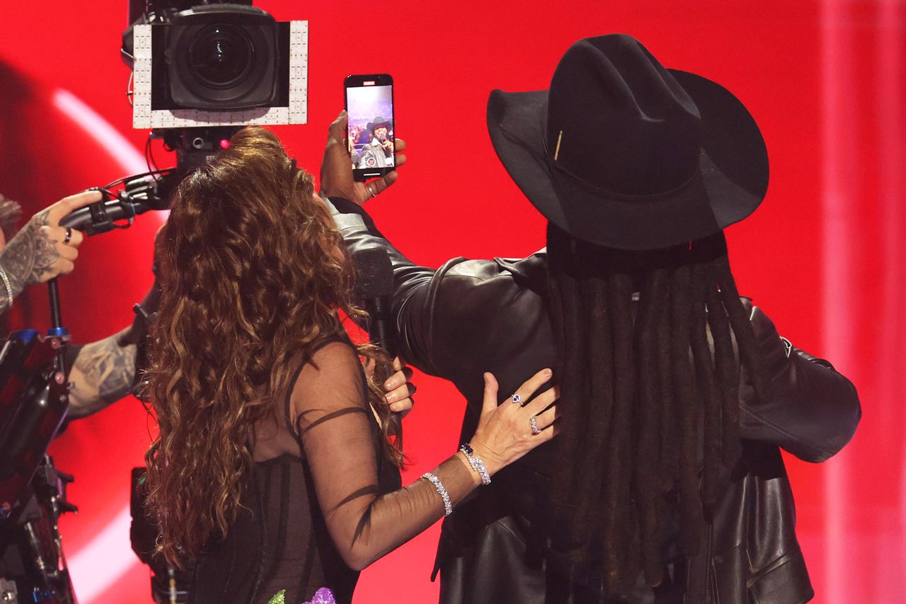 Shania Twain and ShaboozeyCredit: Chelsea Lauren/Shutterstock