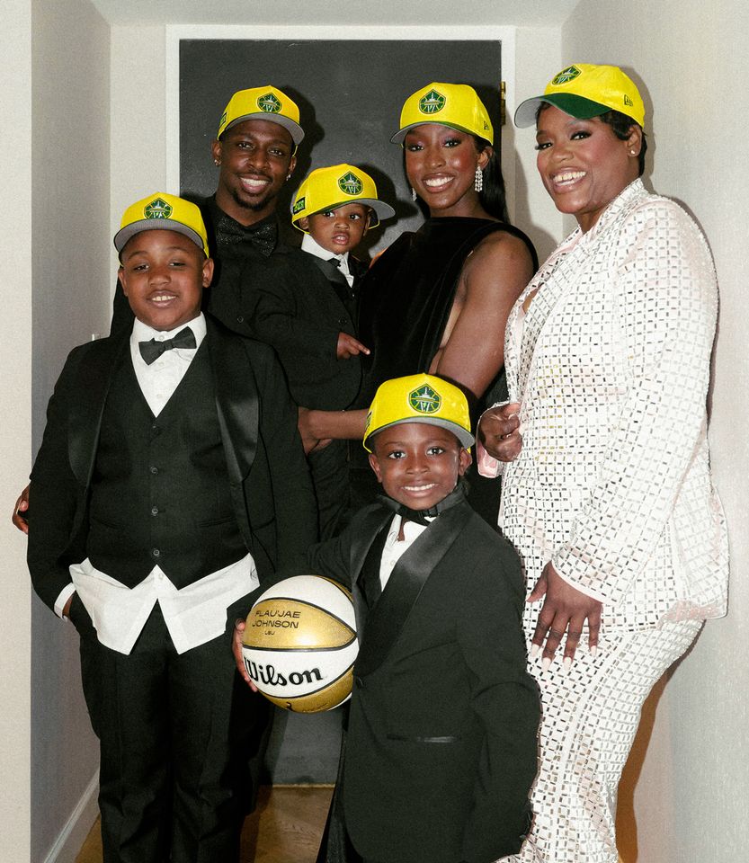Flau'jae Johnson and her family at the 2026 WNBA DraftCredit: Flau'jae Johnson