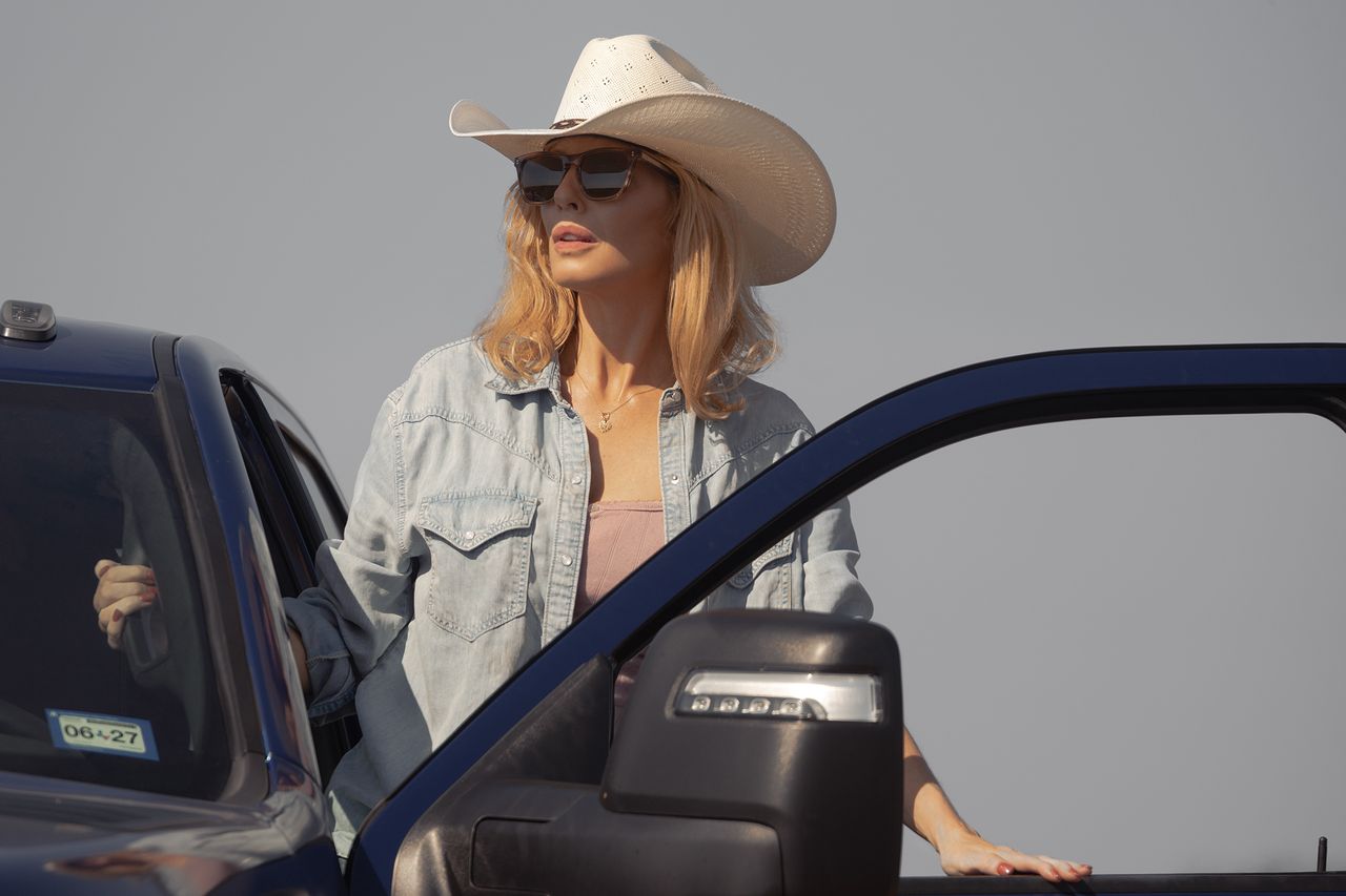 Kelly Reilly as Beth Dutton in 