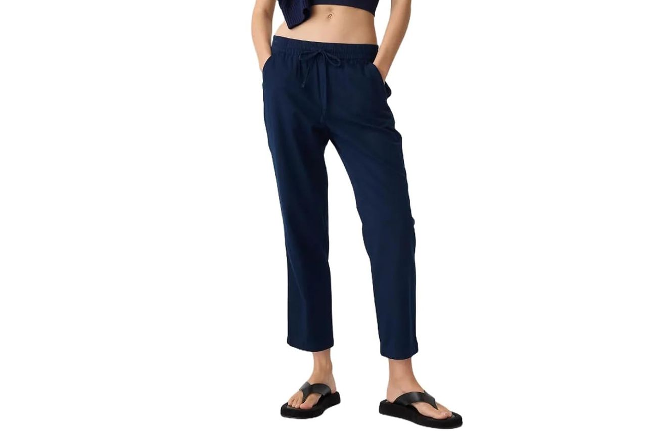GAP Women's Easy Straight Pull-on Pants Credit: Amazon