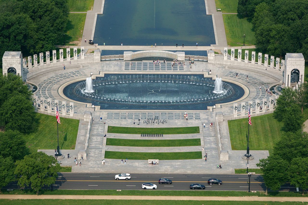 A 2025 aerial photo of the World War II Memorial and Lincoln Memorial Reflecting PoolCredit: Kevin Carter/Getty