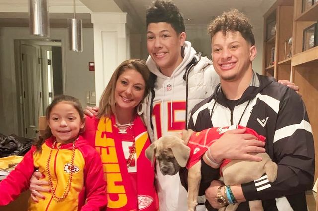 Patrick Mahomes with his mom Randi, brother Jackson and sister Mia RandallCredit: Randi Mahomes/Instagram