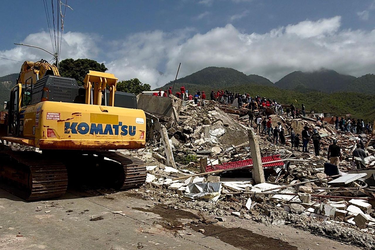 Search and rescue operations continue at the sites of collapsed buildings in La Guaira, VenezuelaCredit: Julio Urribarri/Anadolu via Getty
