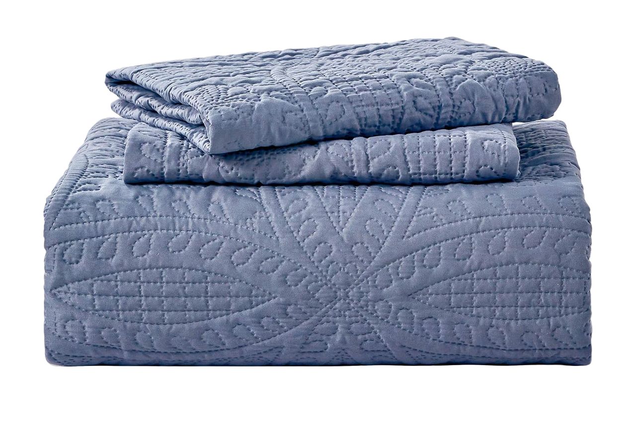 Amazon Love's cabin Quilts for Queen Bed Blue Bedspreads Credit: Amazon