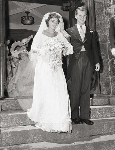 Robert F. Kennedy marries Ethel SkakelCredit: Getty