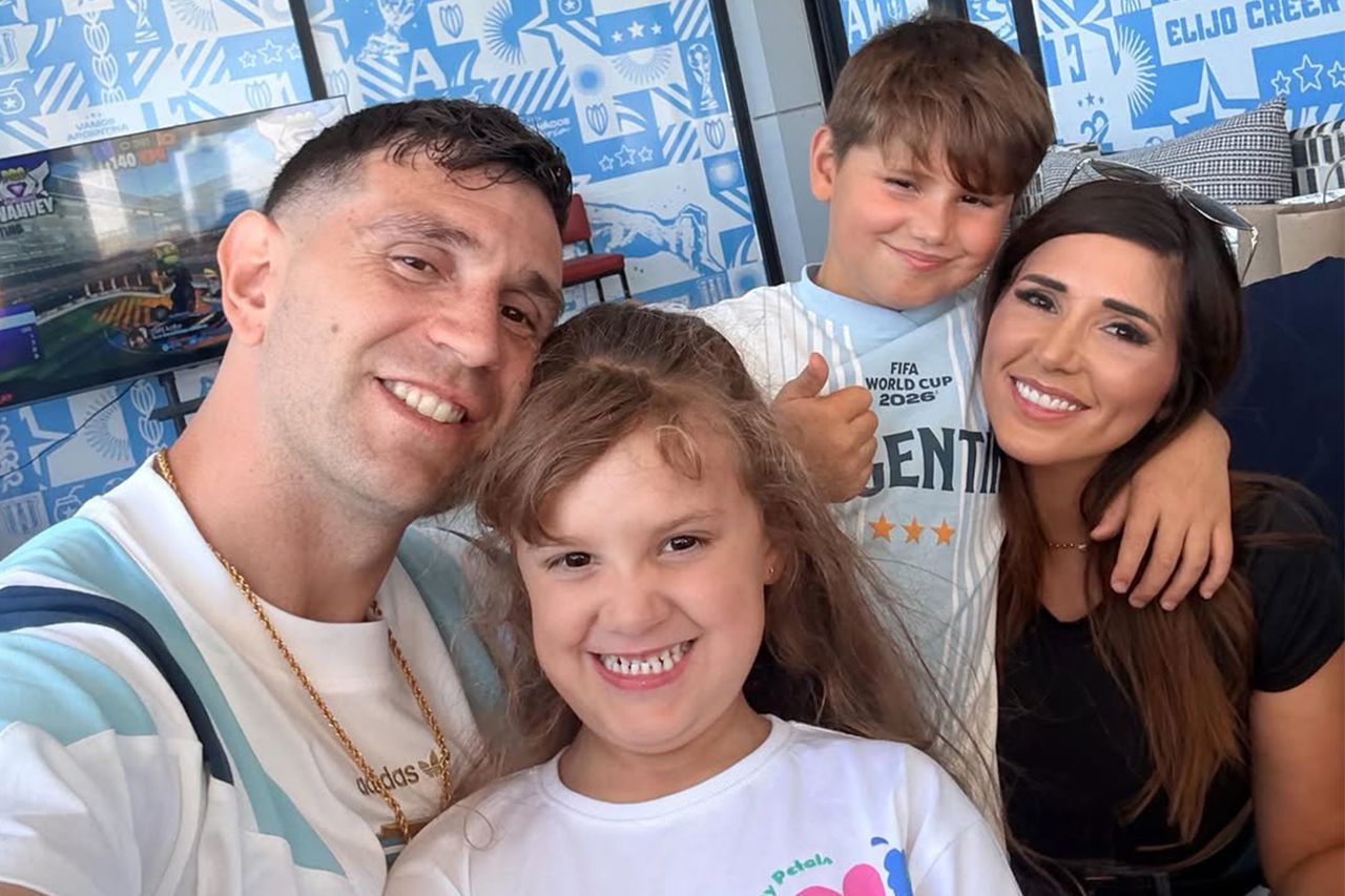 Emiliano Martínez and Amanda “Mandinha” Martínez with their two kidsCredit: Mandinha Martinez/Instagram