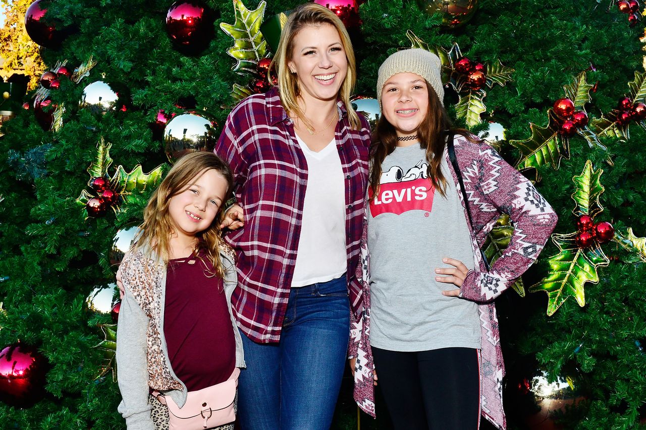 Jodie Sweetin Visits annual Knott's Merry Farm with daughters Zoie and Beatrix on December 1, 2018 in Buena Park, California Jodie Sweetin with daughters Beatrix and Zoie in 2018Credit: Jerod Harris/Getty