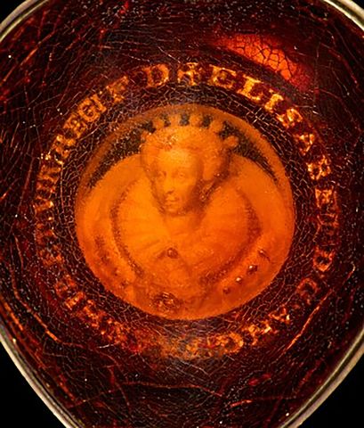 queen pendant Amber pendant bearing white amber carving of Queen Elizabeth ICredit: sotheby's