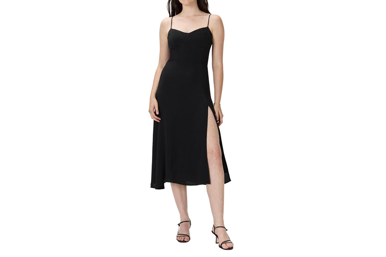 Quince Lightweight Crepe Sweetheart Midi Dress Credit: Quince