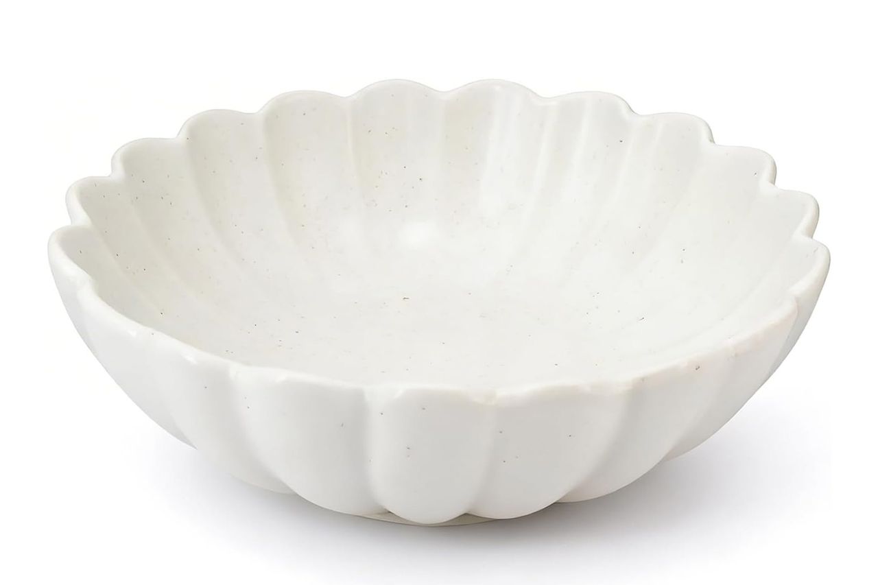 RaddioAcery Large Ruffle Scalloped Fluted Bowl Credit: Amazon