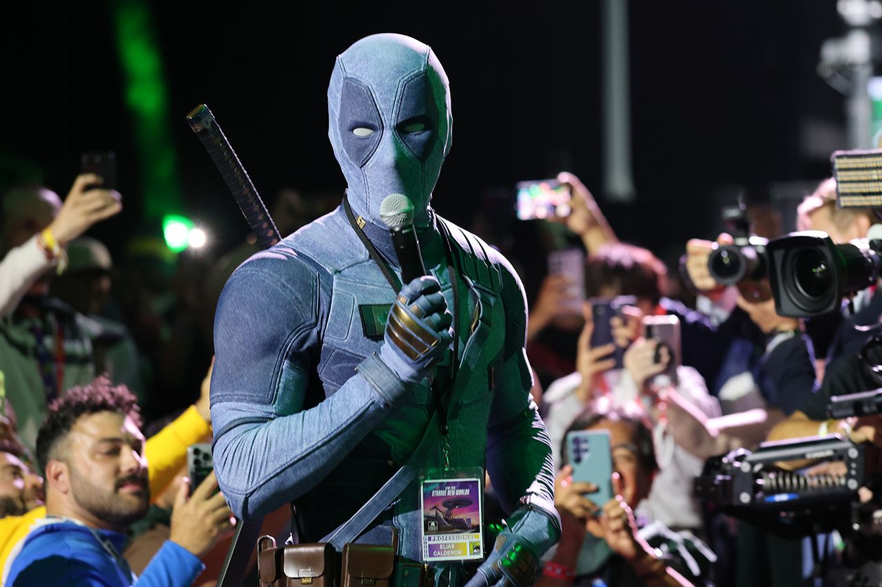 Ryan Reynolds in Deadpool cosplay at Comic-ConCredit: Amy Sussman/Getty