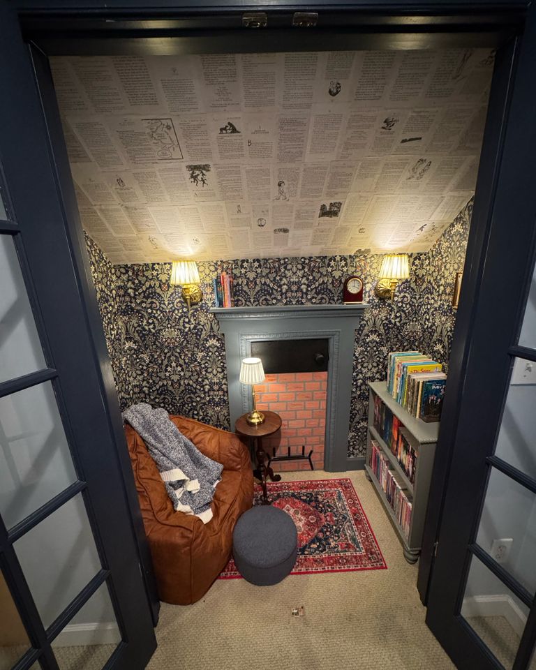 Sara Mathis, Woman Joked to Husband About Recreating UNC’s Basketball Court on Her Porch. Minutes Later, She Found Stadium Chairs on Facebook The Harry Potter-themed reading nook in Mathis’s son’s room.Credit: Sara Mathis