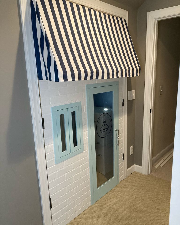Sara Mathis, Woman Joked to Husband About Recreating UNC’s Basketball Court on Her Porch. Minutes Later, She Found Stadium Chairs on Facebook Mathis created a pie shop playhouse for her children, built into the door of a closet in her home.Credit: Sara Mathis
