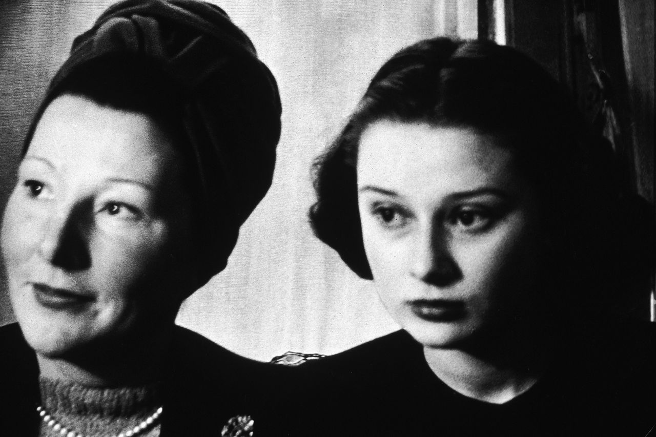Audrey Hepburn (1929 - 1993) as a teenager with her mother, Dutch baroness Ella Van Heemstra, 1946. Audrey Hepburn and her mother, Dutch baroness Ella Van Deemstra (1946)Credit: Hulton Archive/Getty