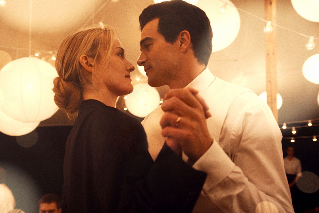 Sarah Pidgeon as Carolyn Bessette Kennedy and Paul Kelly as John F. Kennedy Jr. in ‘Love Story: John F. Kennedy Jr. & Carolyn Bessette’Credit: FX