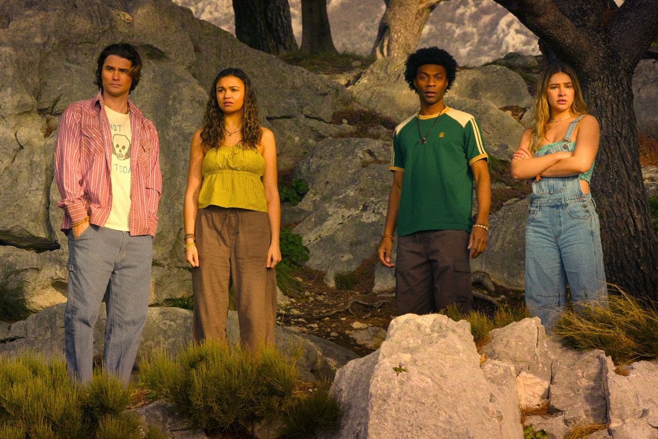 (L-R) Chase Stokes, Madison Bailey, Jonathan Daviss and Madelyn Cline on ‘Outer Banks’Credit: Courtesy of Netflix