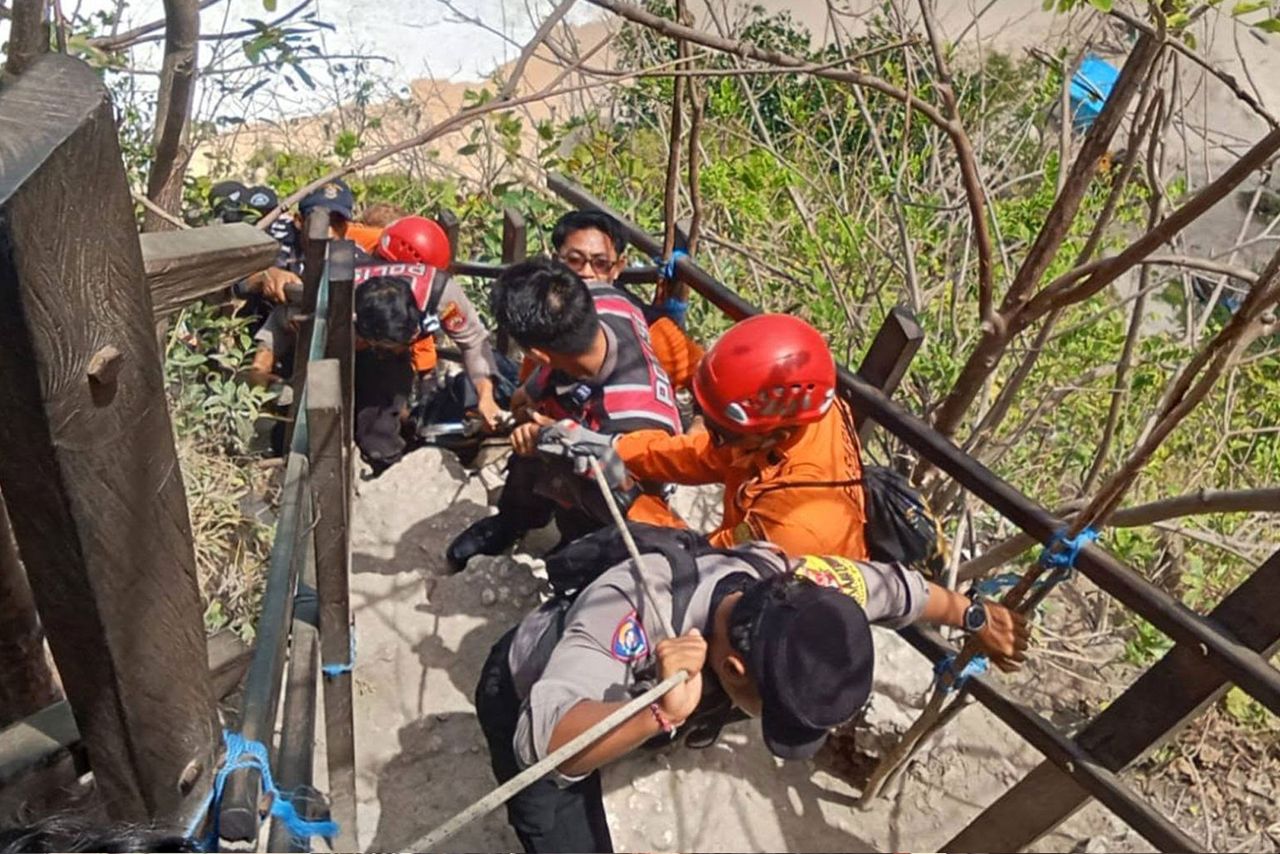 Woman dies after falling from popular beach cliff Rescue efforts after Brianna Cronin fell off beach cliff in Bali, Indonesia, on Sept. 12, 2026Credit: Basarnas Bali/Facebook