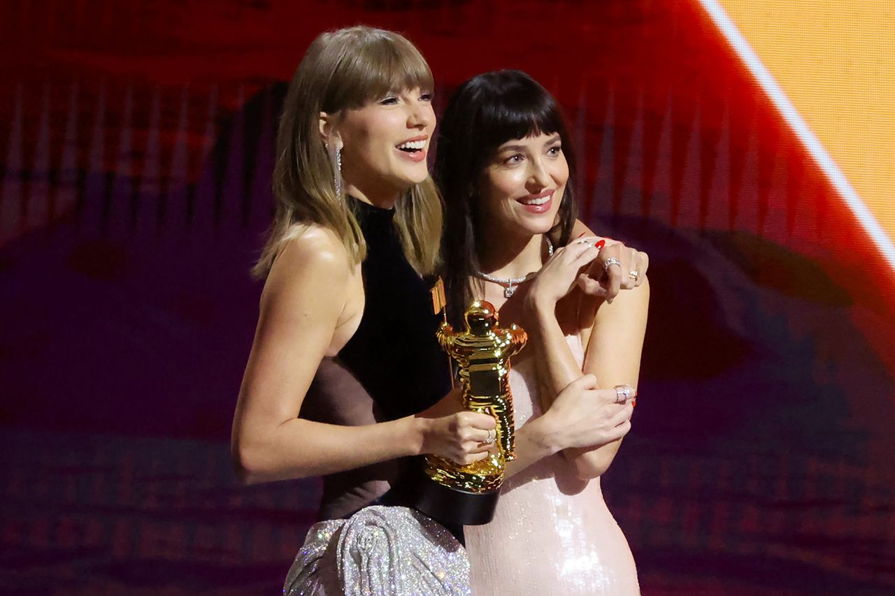 Taylor Swift and Dakota Johnson at the 2026 MTV Video Music AwardsCredit: Rich Polk/Billboard via Getty