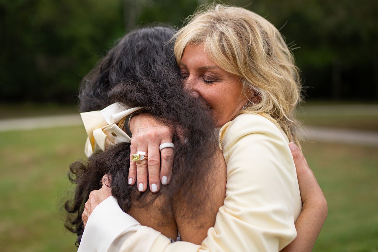 Kareena (left) and Jill Grandas (right) hugging.Credit: Jon Shapley for Tennessee Donor Services